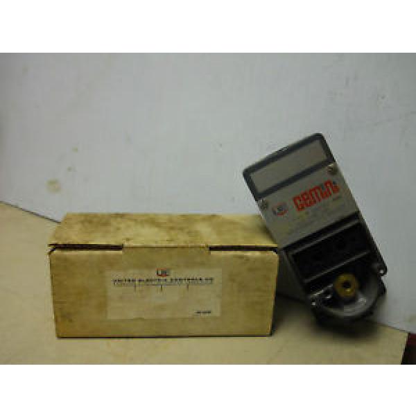 UNITED ELECTRIC 9884 TYPE A SOCKET  AIR SWITCH NEW #1 image